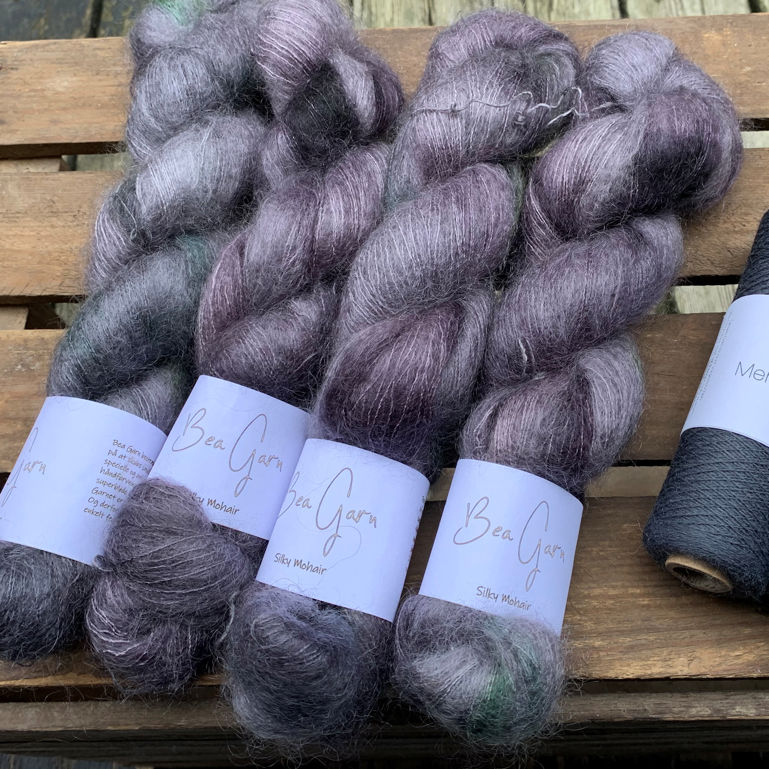 kok har Mange Bea Garn håndfarvet Silk Mohair - violet grå » Kreativgarn.dk