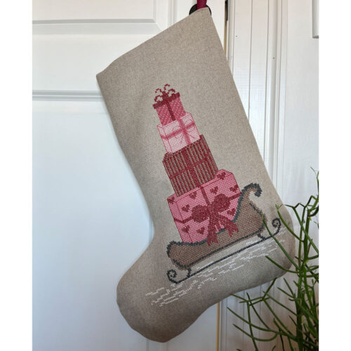 Pomp Stitch broderi - Stocking with red gifts - julesok