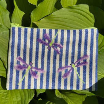 Pomp Stitch broderi - Dragonfly clutch
