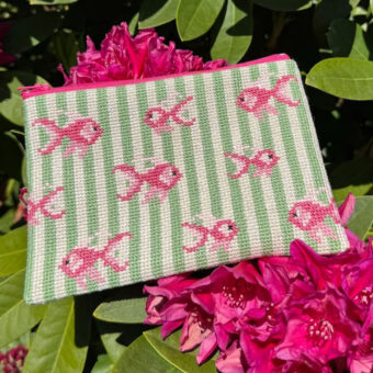 Pomp Stitch broderi - Pink goldfish clutch