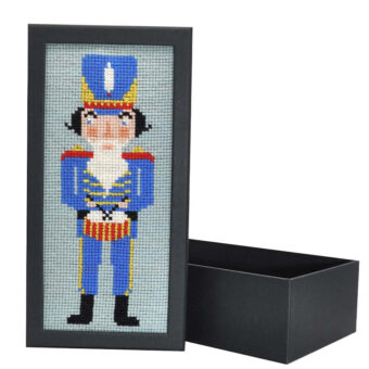 Fru Zippe broderi - Nøddeknækker blå - æske