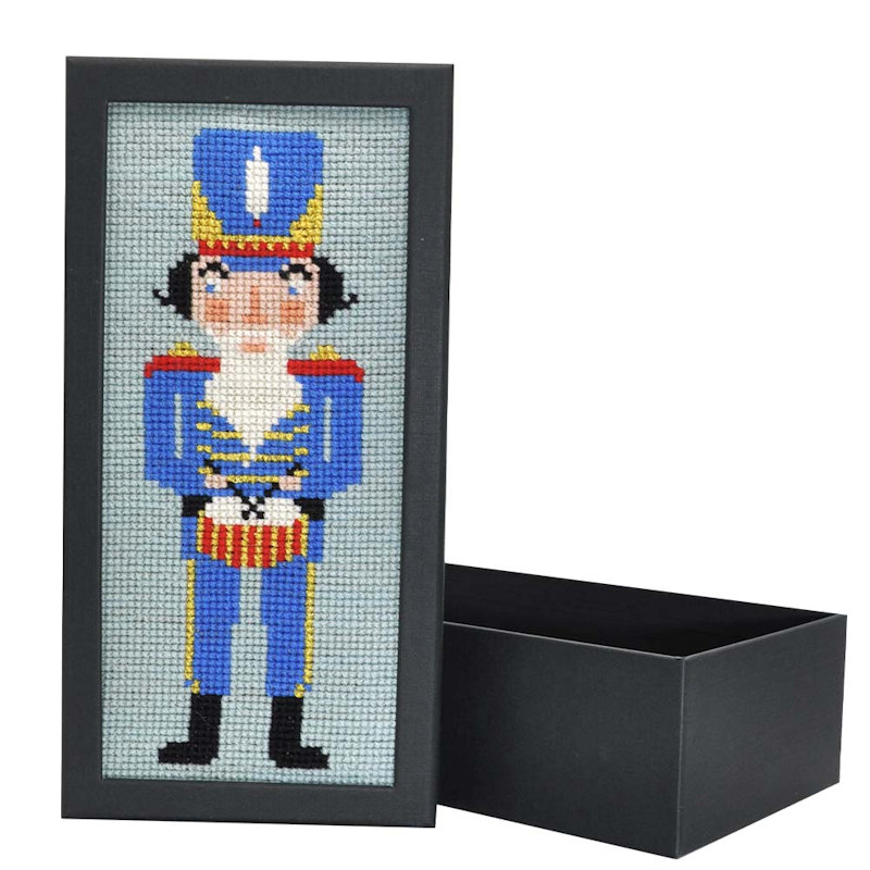 Fru Zippe broderi - Nøddeknækker blå - æske