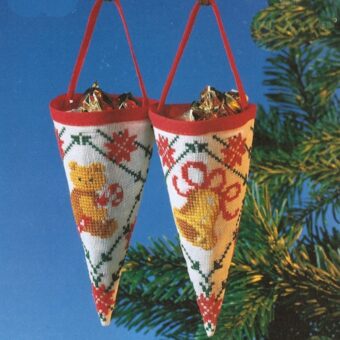 OOE Broderi - Kræmmerhuse - broderi kit (2 stk) - Bamse &amp; klokke