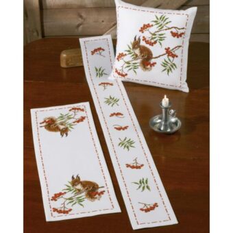 Permin broderi - Egern og bær - bordløber