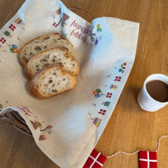 Pomp Stitch - Happy Birthday - brødserviet