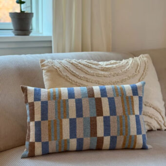 Pomp Stitch - Blue Stripes - pude