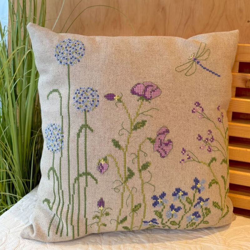 Pomp Stitch - Blue flowers square - pude