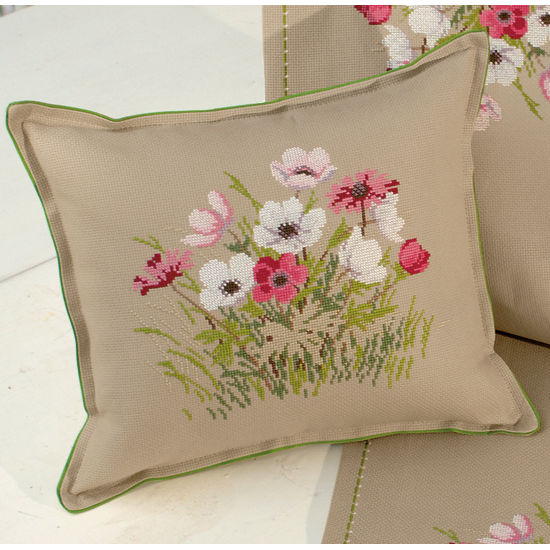 Permin broderi - Pude med blomster - pude