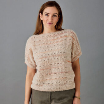 Permin Nellie - Løsstrikket T-shirt med hulmønster - opskrift (PDF)