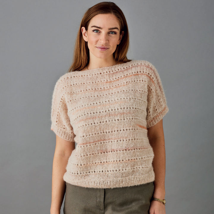 Permin Nellie - Løsstrikket T-shirt med hulmønster - opskrift (PDF)